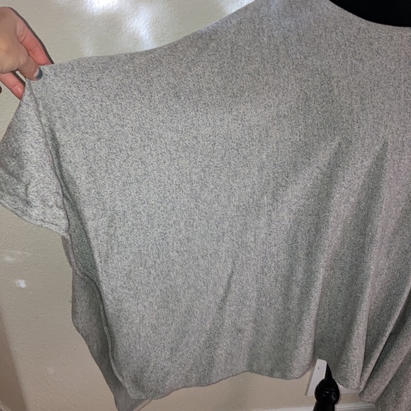 Cold Shoulder cocoon sweater - Picture 3 of 6